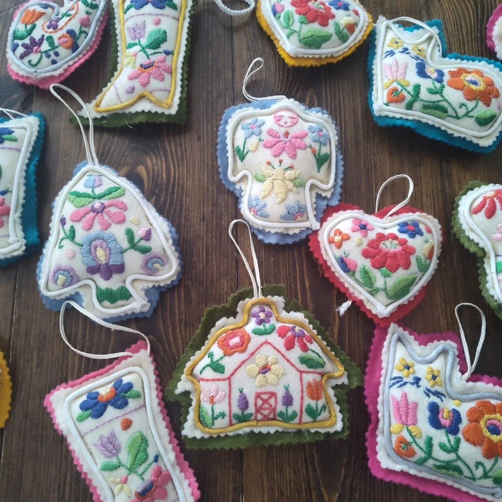 Vintage Stuffed Felt Embroidered Ornaments Folk Art Colorful Cat Heart Star 16